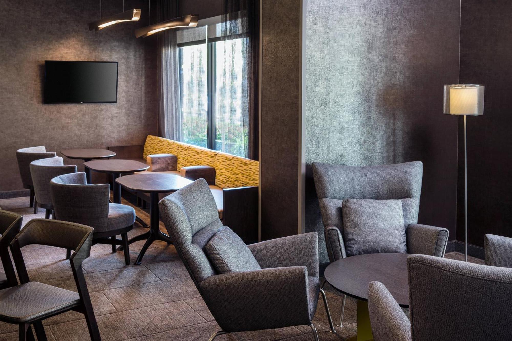 Springhill Suites Bakersfield Exterior photo