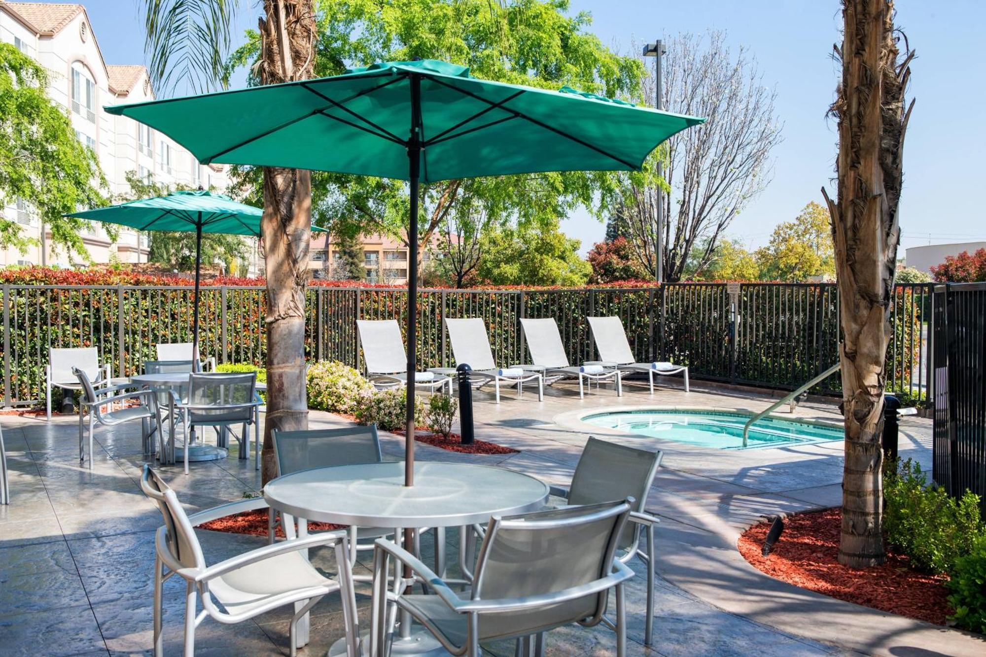 Springhill Suites Bakersfield Exterior photo